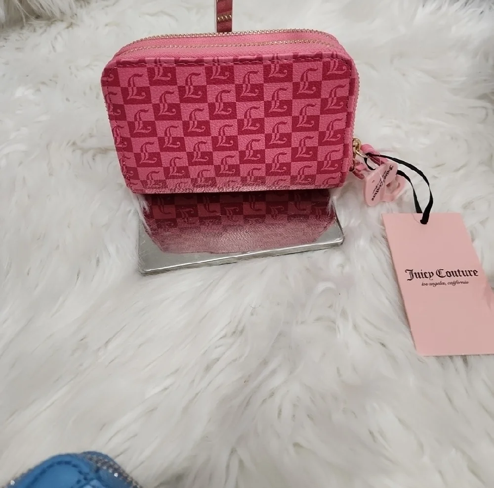 🔹️Juicy Couture 🔹️Miss Juicy Pink Lemonade Medium Zip around Wallet